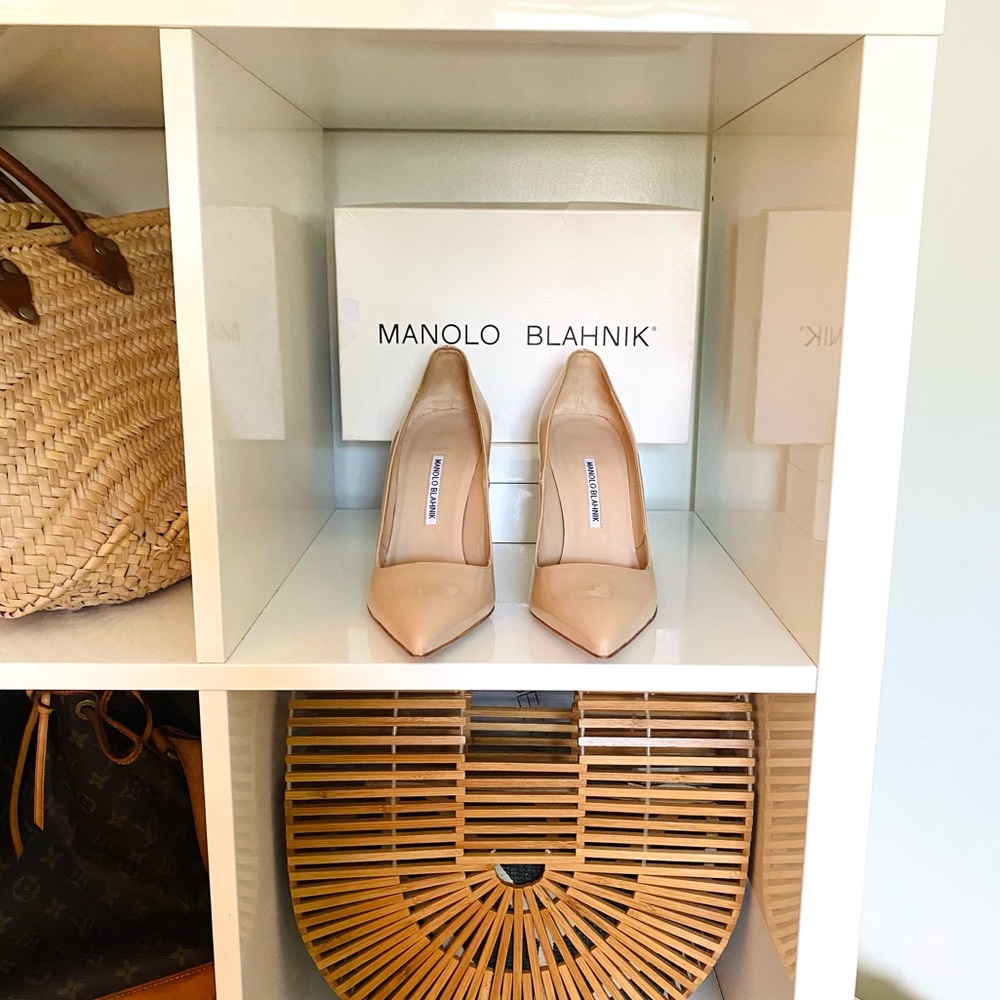 MANOLO Blahnik Nude Patent Pumps - Picture 6 of 6